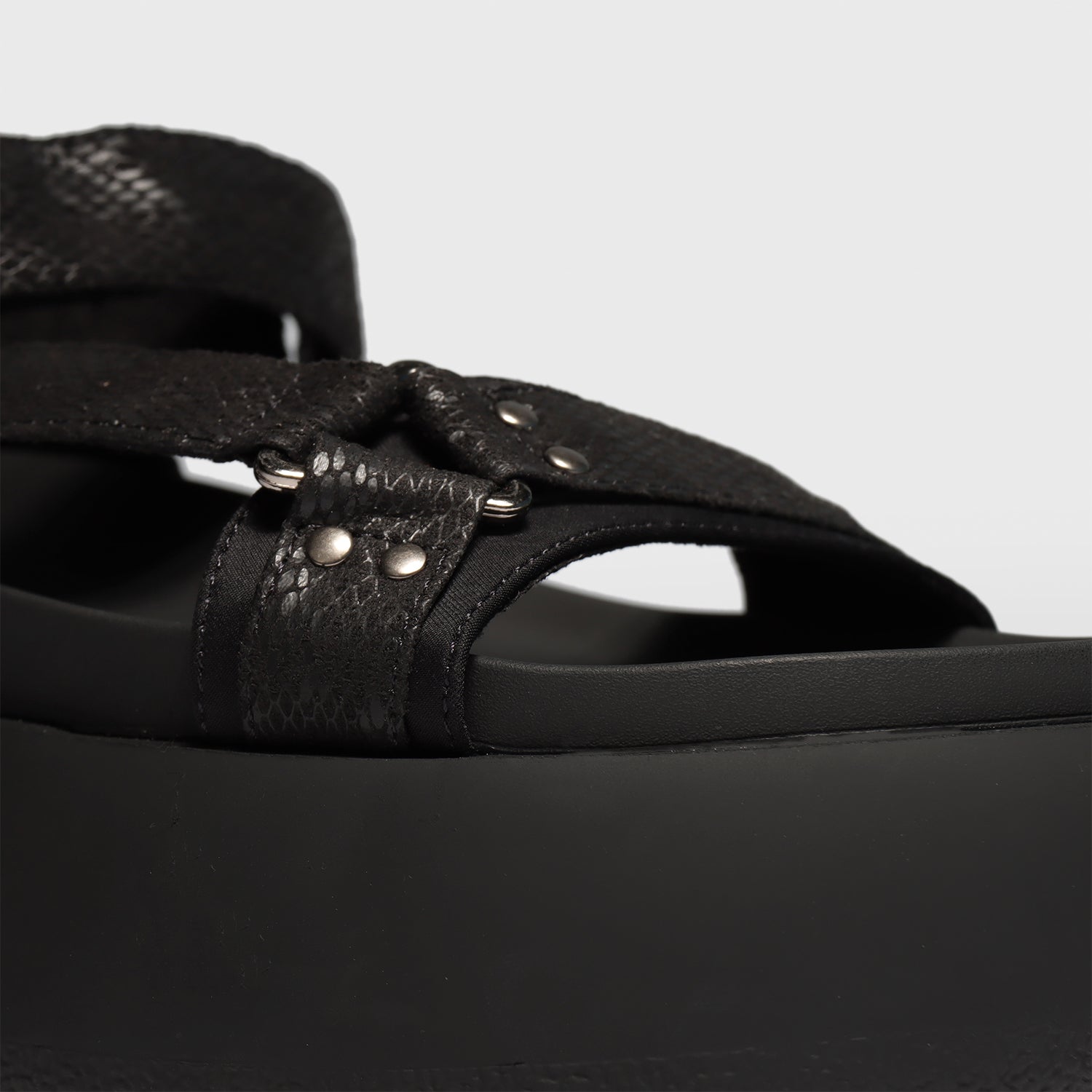 Sandalia Plataforma Negra Mujer 25274