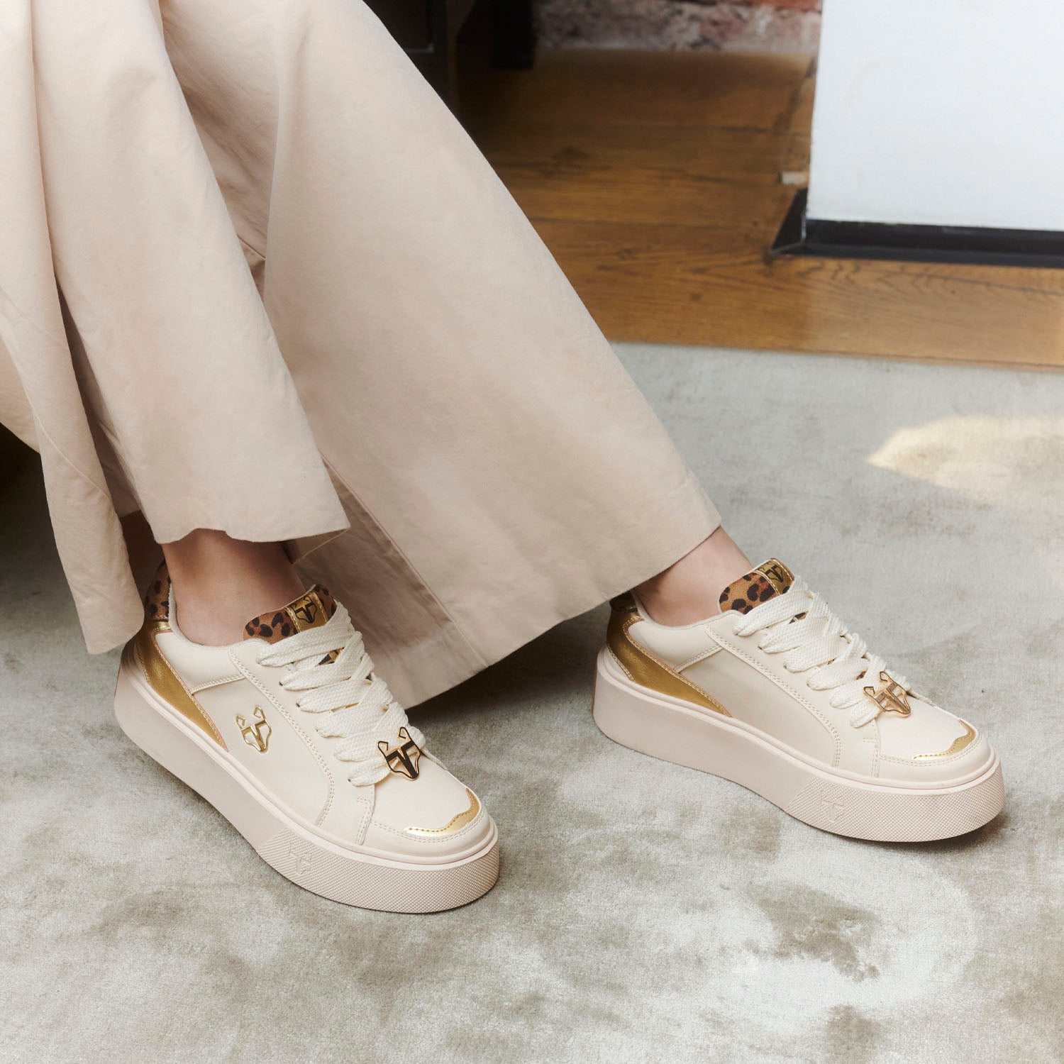 Zapatilla Beige Mujer 43046